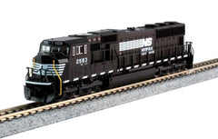 Kato KAT1767613 - N Scale - EMD SD70M with Standard Flat Radiators - Standard DC -- Norfolk Southern #2581 (black, white)
