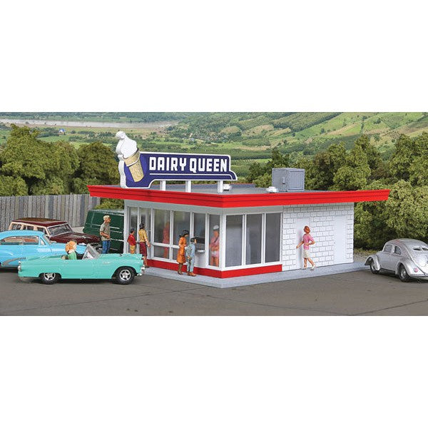 Walthers 933-3484 - HO Scale - Vintage Dairy Queen(R) -- Kit - 5-1/16 x 3-1/2 x 2-3/8" 12.8 x 8.8 x 6cm