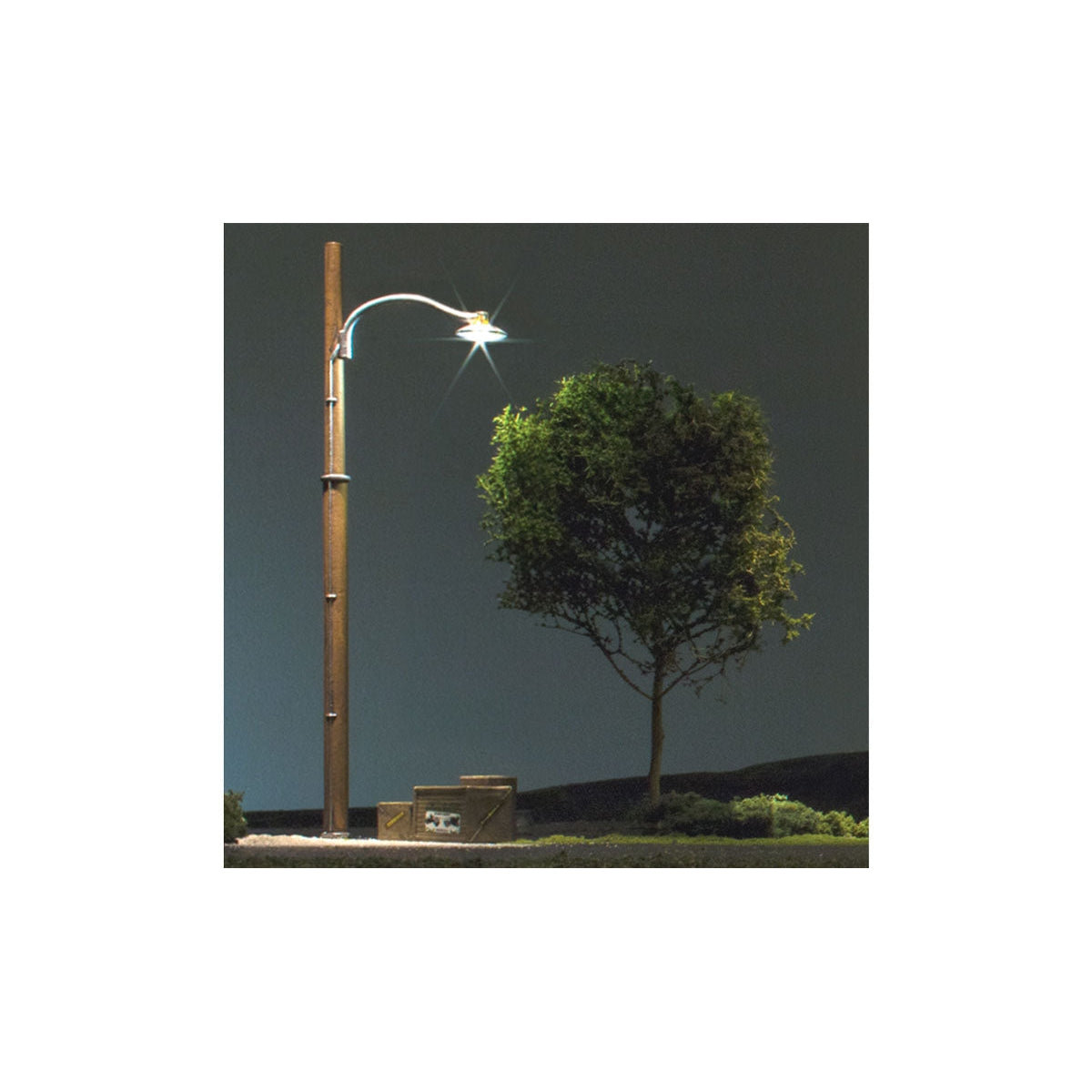 Woodland Scenics - JP5630 - Just Plug(TM) - HO Scale Wooden Pole Street Lights