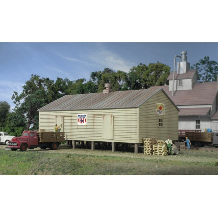 Walthers 933-3230 - COOP Strg Shed on Pilings