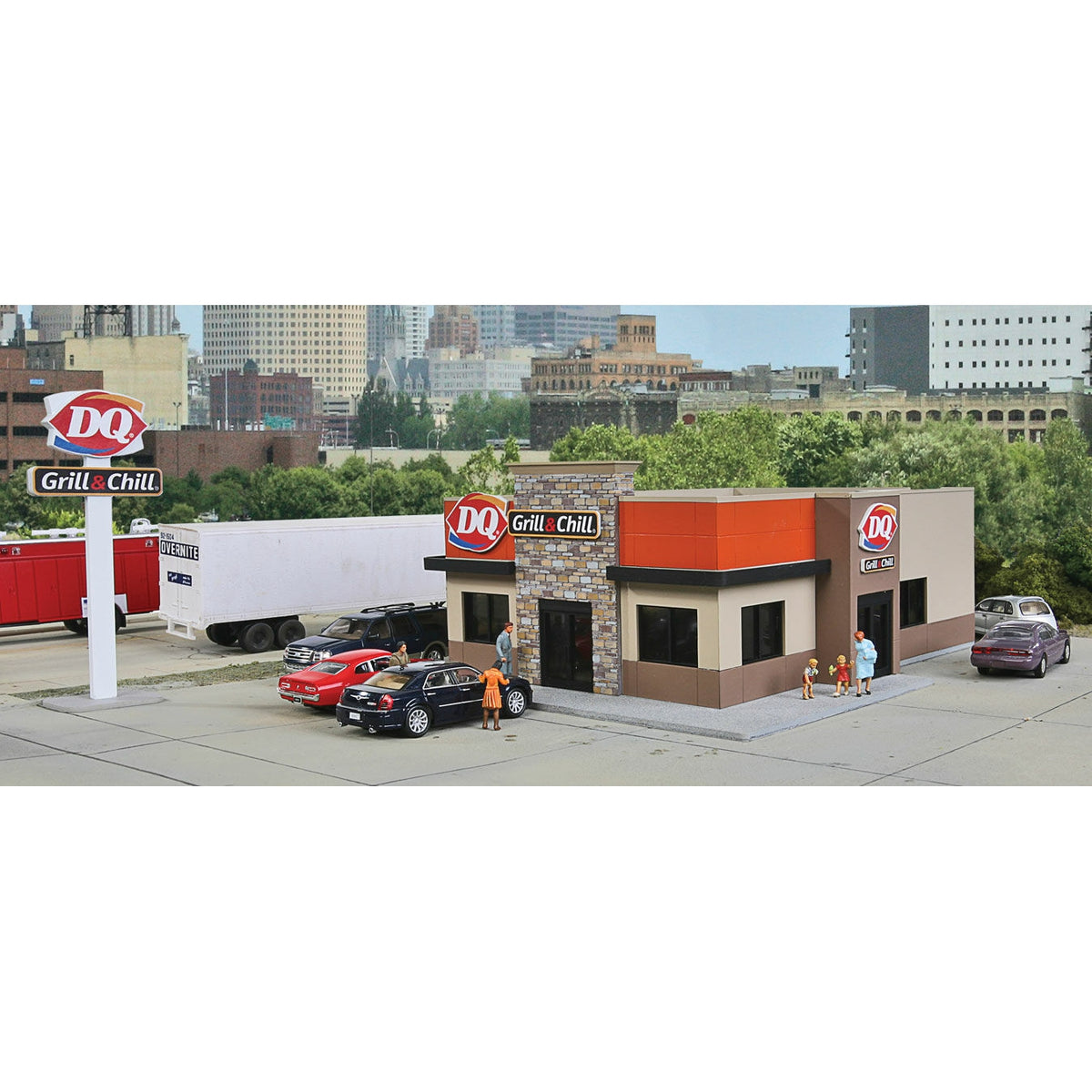 Walthers 933-3485 - HO DQ Grill & Chill(R) -- Kit - 7-1/4 x 5-3/8 x 2-3/4" 18.4 x 13.6 x 6.9cm